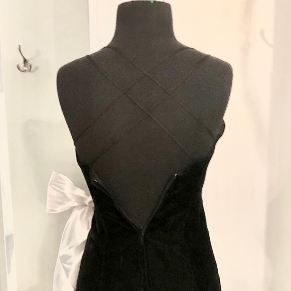 SOLD. Vintage 1980s Ruffled Velvet Midi dress - Picture 5 of 5